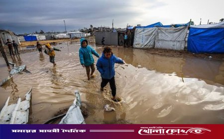 গাজায় ঘূর্ণিঝড় বায়রনের আঘাত, প্লাবিত তাঁবুতে মানবিক বিপর্যয়ের শঙ্কা