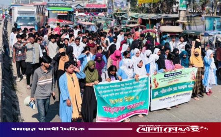 ৮ দফা দাবিতে বেগমগঞ্জে শিক্ষার্থীদের বিক্ষোভ এবং সড়ক অবরোধ