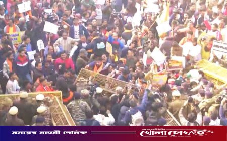 দিল্লিতে ব্যারিকেড ভেঙে বাংলাদেশ হাইকমিশনে প্রবেশের চেষ্টা হিন্দুত্ববাদীদের