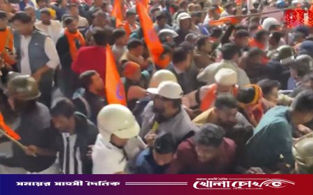 দিল্লির পর কলকাতায় ব্যারিকেড ভেঙে বাংলাদেশ উপহাইকমিশনে প্রবেশের চেষ্টা