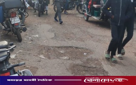 আত্রাইয়ে জরাজীর্ণ রাস্তা সংস্কারের দাবিতে ইউএনও বরাবর বণিক সমিতির আবেদন