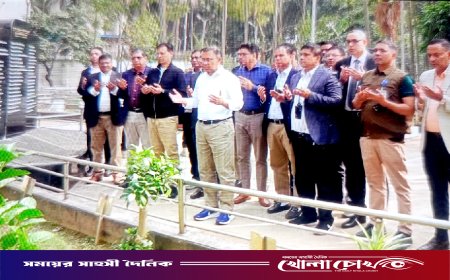 পিলখানা ট্র্যাজেডির শহীদ সেনা কর্মকর্তাদের কবর জিয়ারত করলেন তারেক রহমান