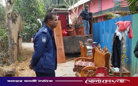 আলফাডাঙ্গায় বিএনপি নেতা হত্যাকাণ্ডের পর থমথমে পরিস্থিতি: পুলিশের পাহারায় আসামিপক্ষের মালামাল সরানো