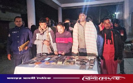 মাদক-জুয়ায় মত্ত আসরে যৌথবাহিনীর হানা: তছনছ সিন্ডিকেট