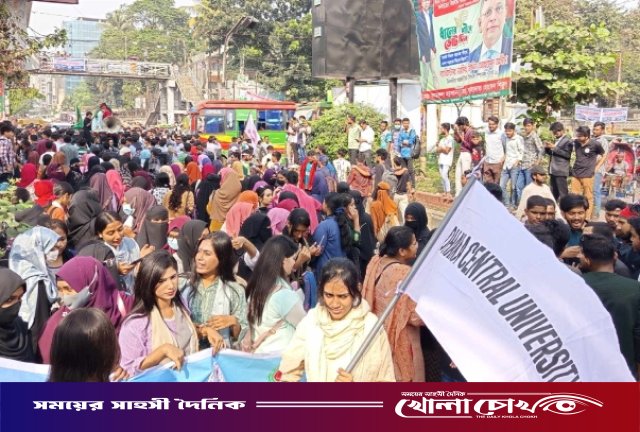 সাইন্সল্যাব মোড়ে শিক্ষার্থীদের অবরোধ, অধ্যাদেশ জারির দাবি