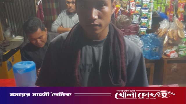 থানচি-আলীকদম সড়কে কার-মোটরসাইকেল সংঘর্ষে দুই যুবক গুরুতর আহত