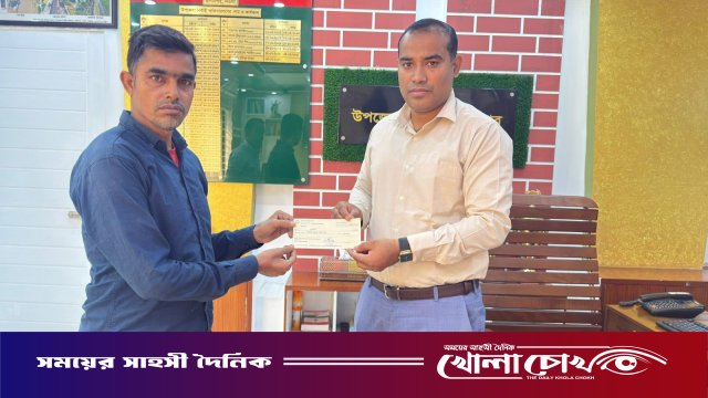 রাণীনগরে বিরল রোগে আক্রান্ত লালমনকে ইউএনও’র আর্থিক সহায়তা