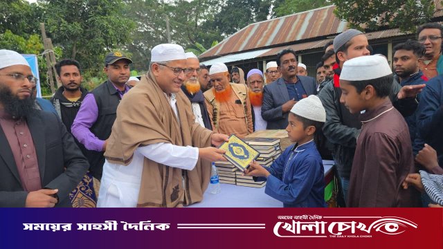 চরভদ্রাসনে মাদ্রাসা শিক্ষার্থীদের মাঝে ১০০ খানা কোরআন শরীফ বিতরণ