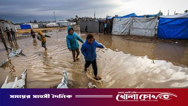 গাজায় ঘূর্ণিঝড় বায়রনের আঘাত, প্লাবিত তাঁবুতে মানবিক বিপর্যয়ের শঙ্কা