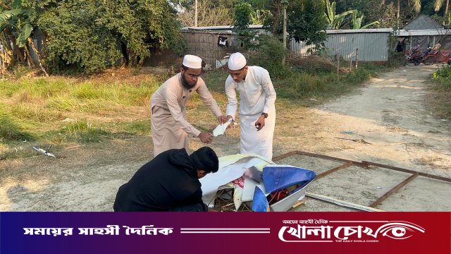 নিজ হাতে ব্যানার-ফেস্টুন অপসারণ করলেন ফরিদপুর-৪ আসনের স্বতন্ত্র সংসদ সদস্য প্রার্থী মুফতি রায়হান জামিল