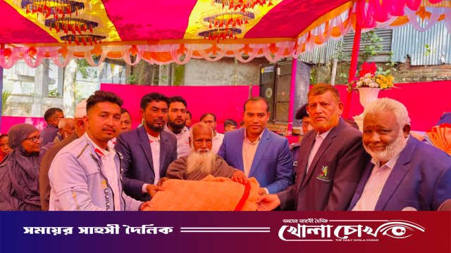 রাণীনগরে মানব সেবায় প্রতিদিন সংগঠনের উদ্যোগে শীতবস্ত্র বিতরণ