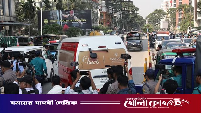 মাথায় গুলিবিদ্ধ শরিফ ওসমান বিন হাদিকে সিঙ্গাপুরে নেওয়া হচ্ছে