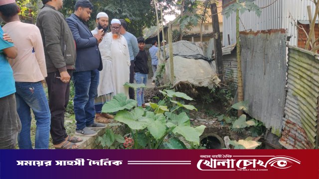 নগরকান্দায় রেলওয়ের সরকারি জমি দখল করে বালু ভরাট, তালমা বাজারে পানি নিষ্কাশন বন্ধ