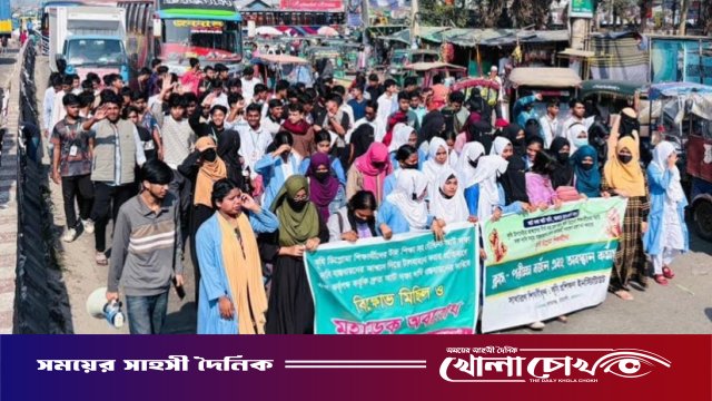 ৮ দফা দাবিতে বেগমগঞ্জে শিক্ষার্থীদের বিক্ষোভ এবং সড়ক অবরোধ