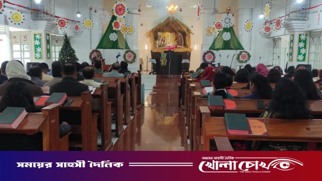 ফরিদপুরে আনন্দঘন পরিবেশে খ্রিস্টান সম্প্রদায়ের প্রধান ধর্মীয় উৎসব 'বড়দিন' পালিত