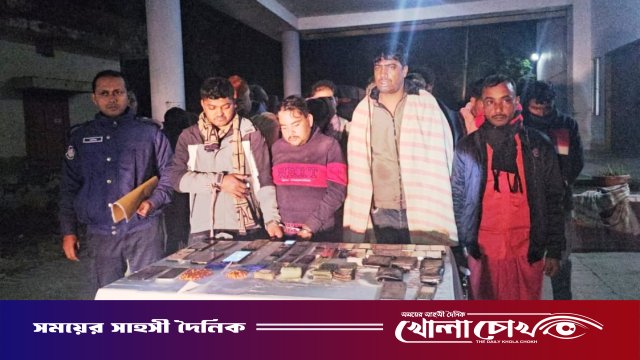 মাদক-জুয়ায় মত্ত আসরে যৌথবাহিনীর হানা: তছনছ সিন্ডিকেট