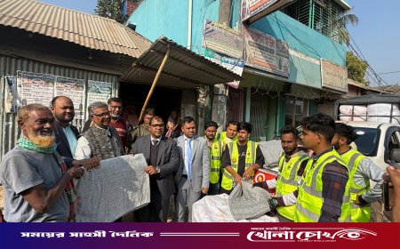 চরভদ্রাসনে ৩০০ অসহায় পরিবারের মাঝে শীতবস্ত্র বিতরণ