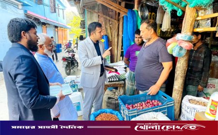 থানচিতে ত্রয়োদশ সংসদ নির্বাচন ও গণভোট নিয়ে জনসচেতনতায় প্রশাসনের লিফলেট বিতরণ