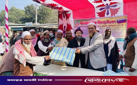 রাণীনগরে জমিয়তে উলামায়ে ইসলামের উদ্যোগে শীতার্তদের মাঝে শীতবস্ত্র বিতরণ