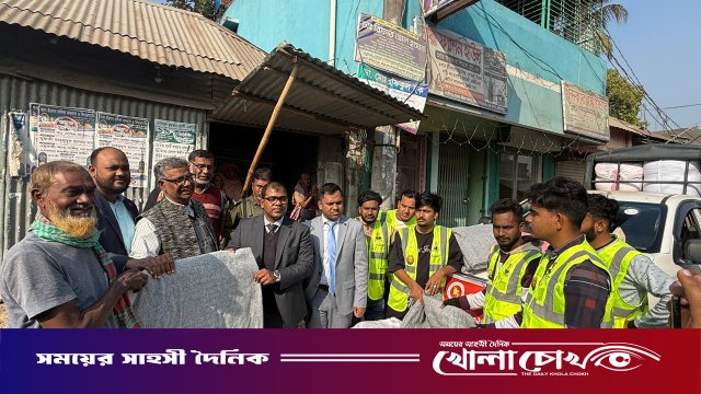 চরভদ্রাসনে ৩০০ অসহায় পরিবারের মাঝে শীতবস্ত্র বিতরণ