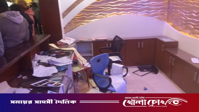 বেগমগঞ্জ চৌমুহনীতে হাসপাতালে হামলার প্রতিবাদে মানববন্ধন