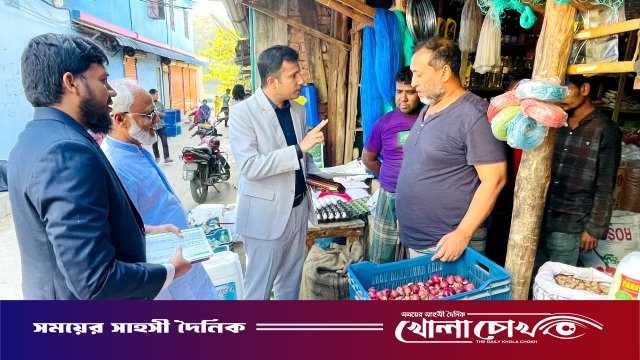 থানচিতে ত্রয়োদশ সংসদ নির্বাচন ও গণভোট নিয়ে জনসচেতনতায় প্রশাসনের লিফলেট বিতরণ