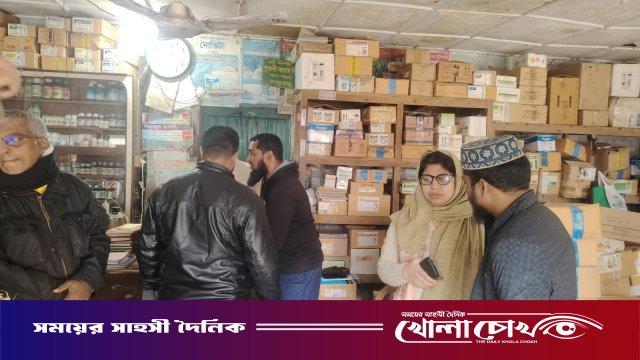 খোকসায় অবৈধভাবে মজুদকৃত ৩৬১ বস্তা সার জব্দ