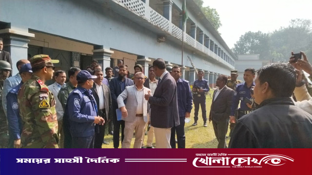 মাগুরা-১ আসনের ভোটকেন্দ্র পরিদর্শনে রিটার্নিং অফিসার ও প্রশাসনের শীর্ষ কর্মকর্তারা