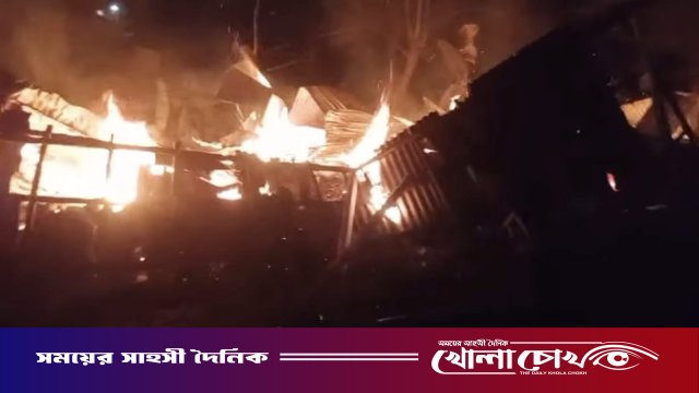 রাণীনগরে অগ্নিকান্ডে দুই দোকানঘর পুড়ে ৬ লক্ষাধিক টাকার ক্ষয়ক্ষতি
