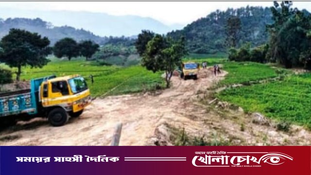 থানচিতে রাতের আঁধারে শঙ্খের বালু লুট: ট্রাকের শব্দে অতিষ্ঠ জনজীবন, প্রশাসনের নীরবতা