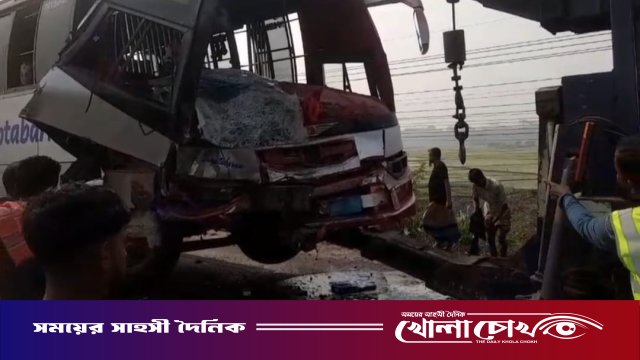 ফরিদপুরে বাস-ট্রাকের মুখোমুখি সংঘর্ষে নিহত ২, আহত ১৫