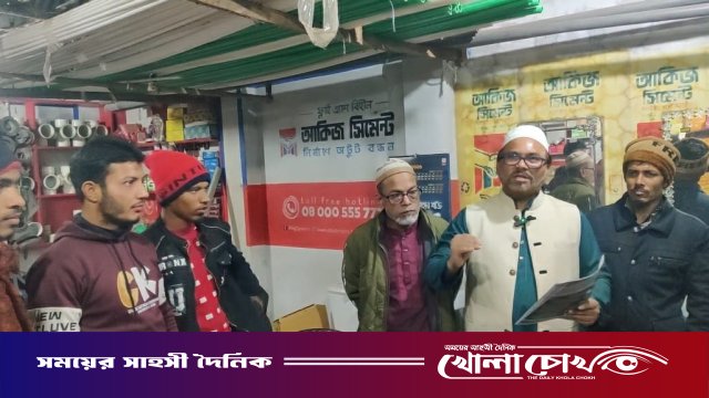 পোস্টার-মাইক নয়, ভোটারদের দুয়ারে গিয়েই আলোচনায় ‘আপেল’ প্রতীকের আকরামুজ্জামান