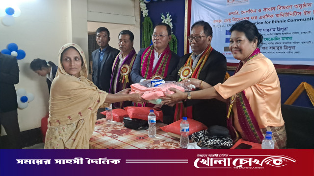 রুমায় ডেঙ্গু প্রতিরোধে সাড়ে ৪০০ পরিবার পেলেন ৯০০ মশারি