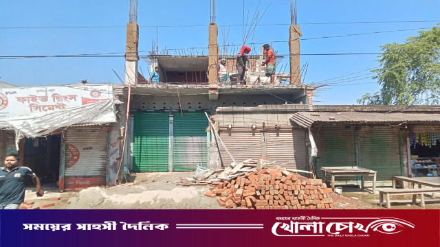 জেলা পরিষদের কোটি টাকার জমি দখল করে বহুতল ভবন নির্মাণ