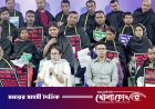বাংলাদেশ থেকে শিক্ষা নিন’, নির্বাচন কমিশনকে নজিরবিহীন আক্রমণ মমতার