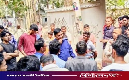 সড়ক নির্মাণ কাজে অনিয়মের অভিযোগে বিক্ষোভ