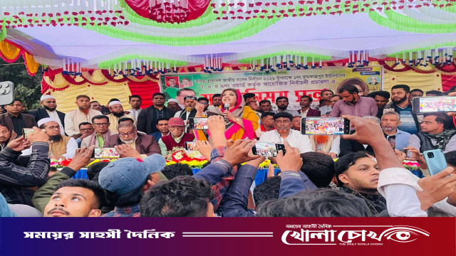 সালথায় সড়কে বালুর বস্তা ফেলে শামা ওবায়েদের গাড়ি আটকিয়ে দেয়ার অভিযোগ