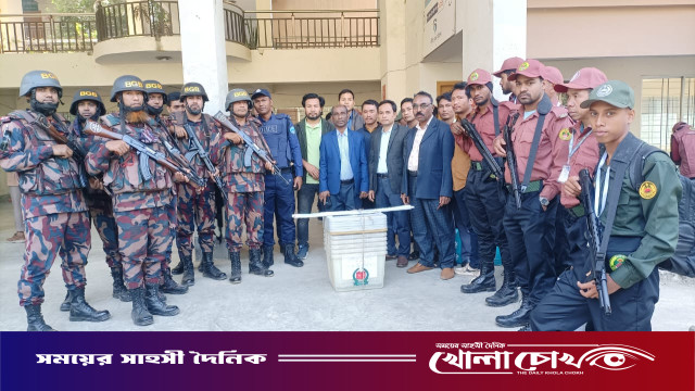 থানচিতে গণভোট ও জাতীয় নির্বাচনের প্রস্তুতি সম্পন্ন: দুর্গম কেন্দ্রে হেলিকপ্টারে পৌঁছাল সরঞ্জাম
