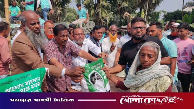 নগরকান্দায় তালুকদার নাজমুল হাসান ফাউন্ডেশনের উদ্যোগে ইফতার ও সেহেরী সামগ্রী বিতরণ