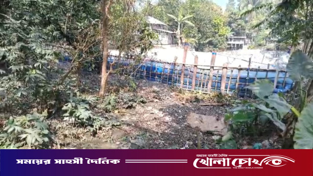 আগৈলঝাড়ায় সরকারি খাল ভরাট করে দখলের অভিযোগ