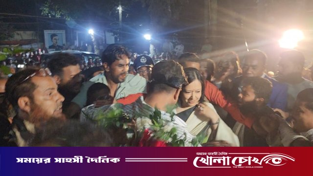 ব্রাহ্মণবাড়িয়ায় শহীদ মিনারে রুমিন ফারহানাকে বাধা