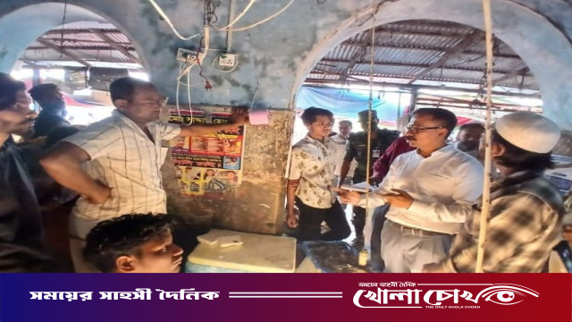 জেলিযুক্ত চিংড়ি মাছ বিক্রির দায়ে  ব্রাহ্মণবাড়িয়ায় বিক্রেতাকে জরিমানা