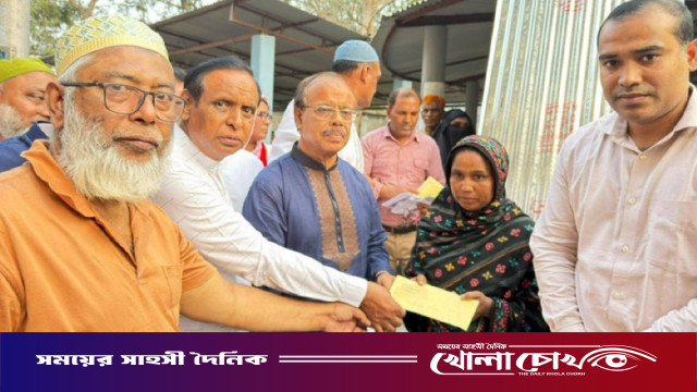 নওগাঁর রাণীনগরে টিন ও আর্থিক সহায়তার চেক বিতরণ করেন শেখ রেজাউল ইসলাম এমপি