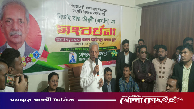 ফুলের শুভেচ্ছায় সংস্কৃতি মন্ত্রী ও এমপিকে বরণ করলেন মাগুরাবাসী