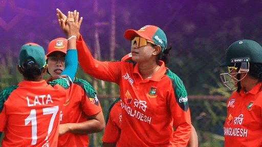 মালয়েশিয়াকে উড়িয়ে সেমিফাইনালে বাংলাদেশের মেয়ে