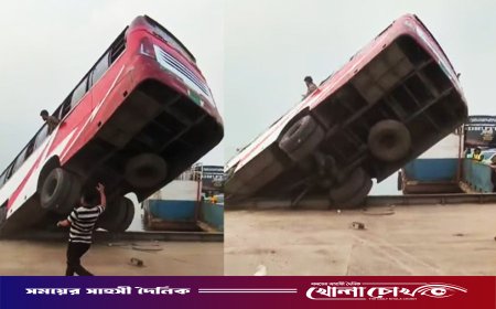 দৌলতদিয়া ঘাটে ফেরিতে ওঠার সময় পদ্মায় যাত্রীবাহী বাস
