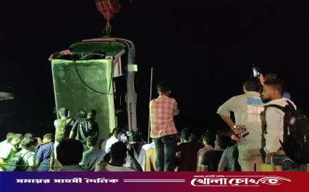 দৌলতদিয়া ফেরিঘাটে দুর্ঘটনার ৭ ঘণ্টা পর বাস উদ্ধার