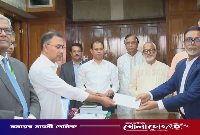 সিটি করপোরেশনের প্রতিটি পরিচ্ছন্নতাকর্মীকে প্রধানমন্ত্রীর ঈদ উপহার