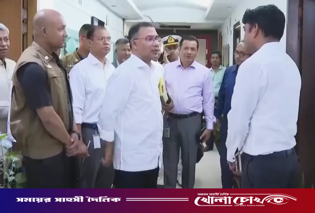 হঠাৎ বিভিন্ন মন্ত্রণালয় পরিদর্শন প্রধানমন্ত্রীর
