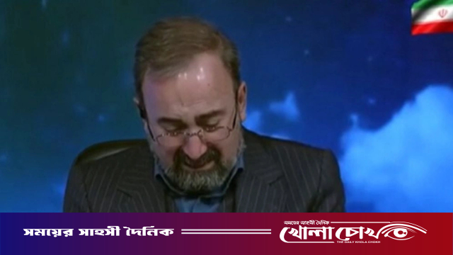 খামেনির মৃত্যুসংবাদ পড়তে গিয়ে কান্নায় ভেঙে পড়লেন উপস্থাপক